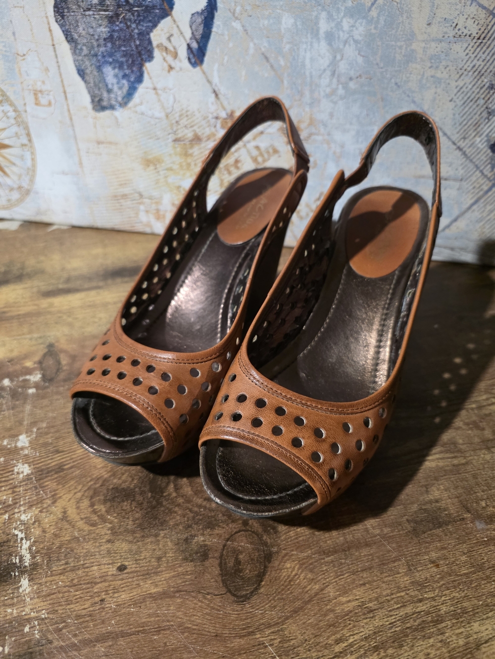 Women’s Reaction Kenneth Cile Brown And Gold Peep-Toe Slingback Wedges